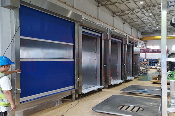 机械工厂设备间快速卷帘门